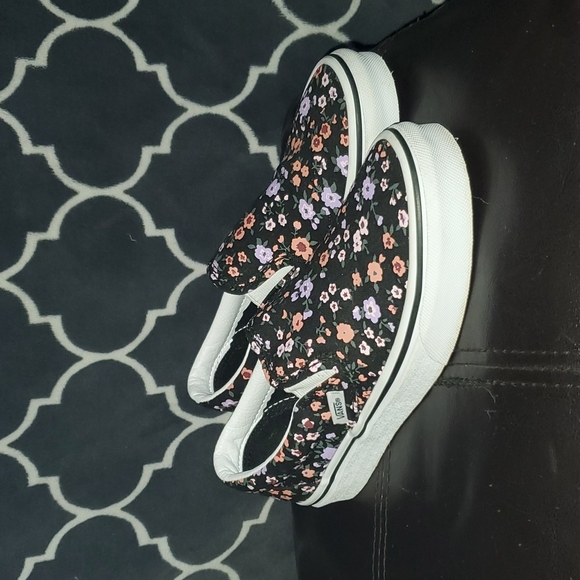 Vans Other - Vans Youth Big Girls Floral Classic slip-on size 5.0 NWOT